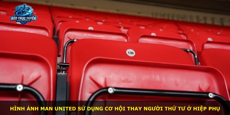 Hình ảnh Man United sử dụng cơ hội thay người thứ tư ở hiệp phụ