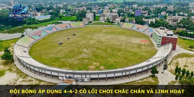 Đội bóng áp dụng 4-4-2 có lối chơi chắc chắn và linh hoạt